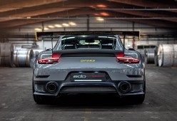 爱游戏体育app-“弯道飞旋：漂移与超车的极致舞蹈”，弯道漂移翻车动图